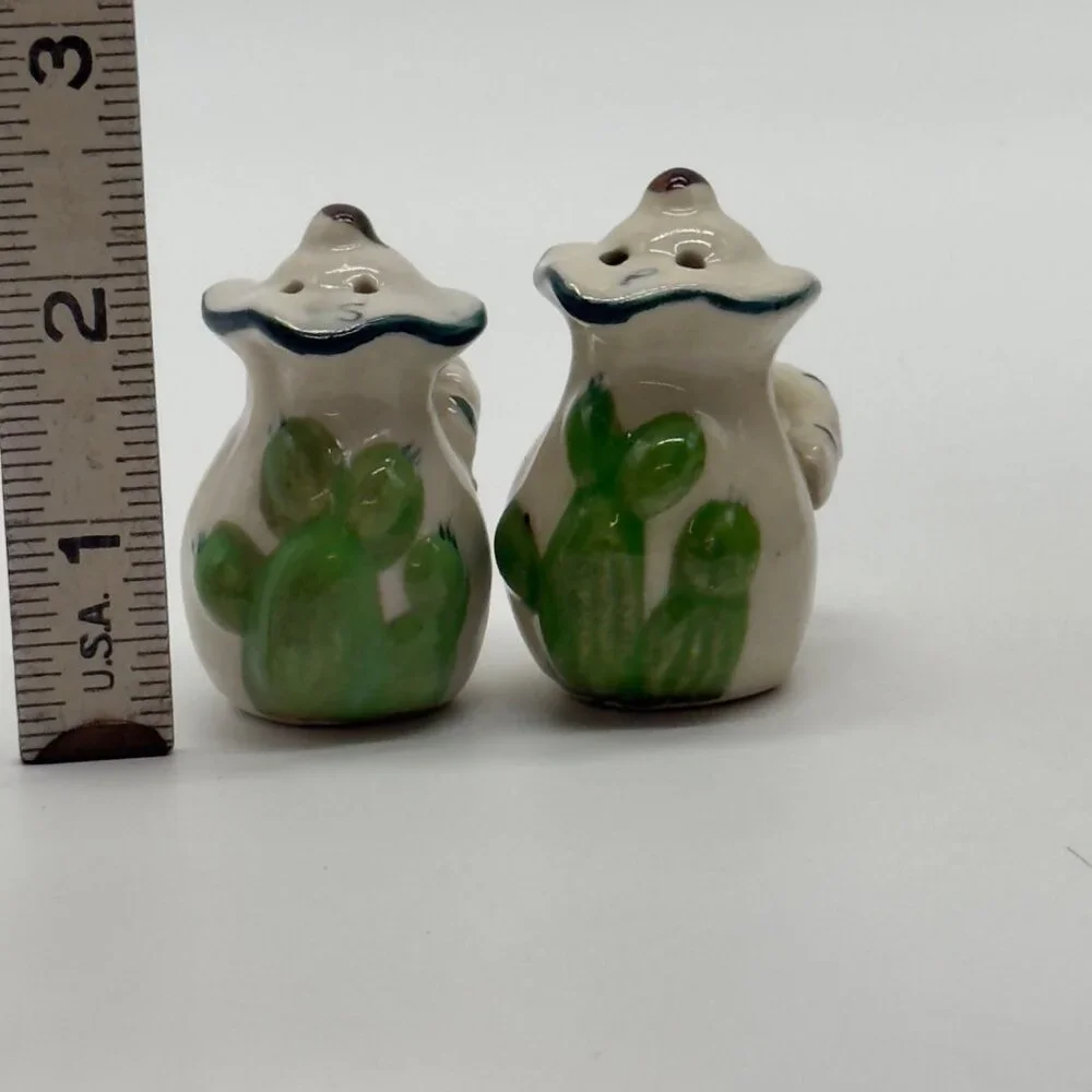 Vtg Miniature Ceramic Jug Cactus Salt Pepper Shakers Made in Japan Southwest